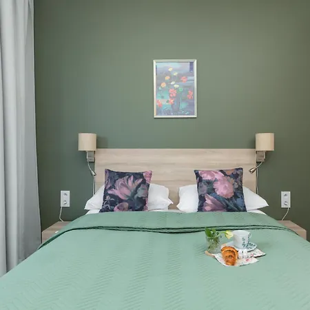 Shellter Flora By Renters Prestige *